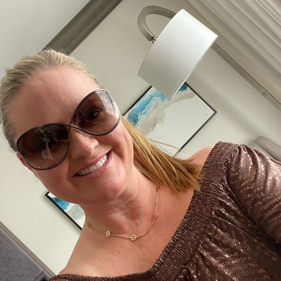 Meet your Posher, Alicia - Picture 2 of 2